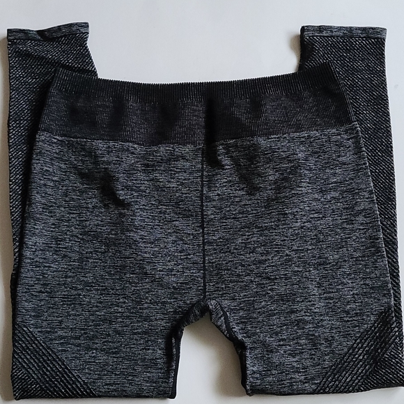 Fabletics seamless leggings size large - Picture 4 of 10